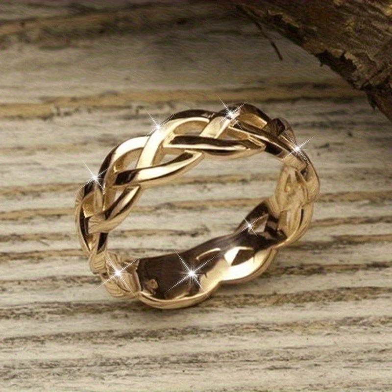 Ladies 18K Gold-plated Copper Woven Hollow Ring, Luxurious Woven Design, Suitable for All Seasons, Perfect for Weddings, Anniversaries, Parties, and Other Occasions - No Gemstone Inlay.