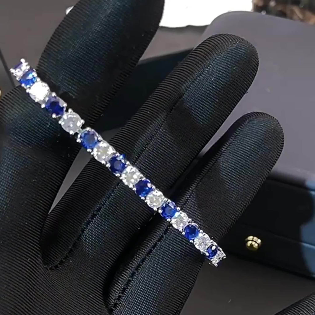 1pc Italian Luxury 925 Silver Moissanite Inlaid Bracelet, Designed And Hand-crafted By An Italian Designer, This Is A Commemorative Gift for Your Wife.Suitable for Various Occasions Such As Banquets.Gift Bag.Total Weight Of The Product (0.31 oz)