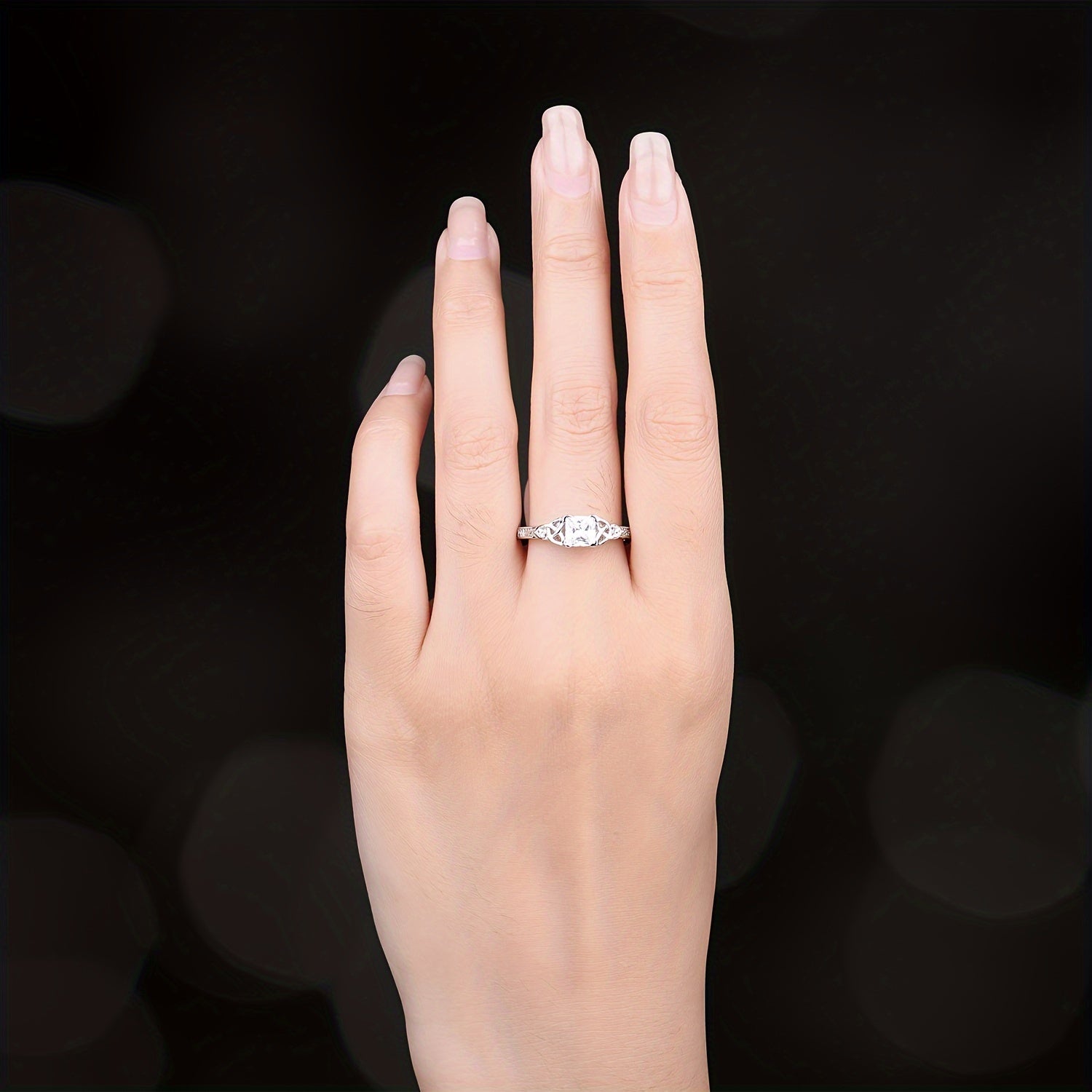 [Wedding Engagement Ring] 1pc 925 Sterling Silver Glamorous And Luxurious Exquisite Multi-Faceted Princess Cut Cubic Zirconia Decor Silvery Wedding Engagement Ring for Women Promise Love Engagement Bridal Band Ring
