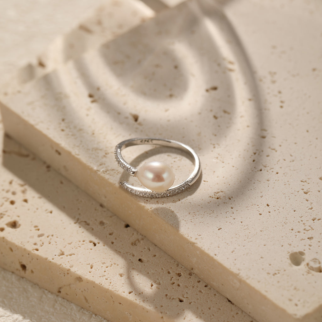 Elegant retro style 925 sterling silver adjustable ring with natural Baroque oval freshwater pearl and cubic Zirconia inlaid wrap ring