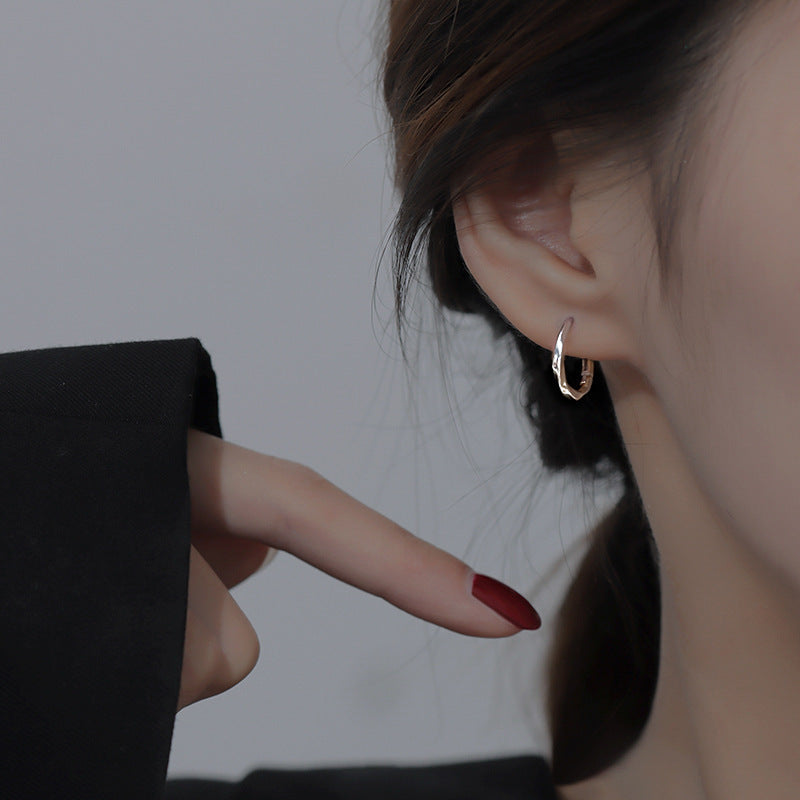 1 Pair of S925 Sterling Silver Earrings - Hypoallergenic - 18K Golden Plated - Stylish Simple Buckle Design - Daily Wear Maintenance Piercing - Suitable for Women And Men with Pierced Ears
