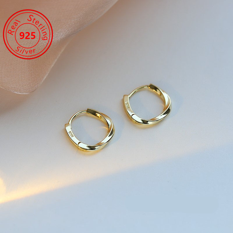 1 Pair of S925 Sterling Silver Earrings - Hypoallergenic - 18K Golden Plated - Stylish Simple Buckle Design - Daily Wear Maintenance Piercing - Suitable for Women And Men with Pierced Ears