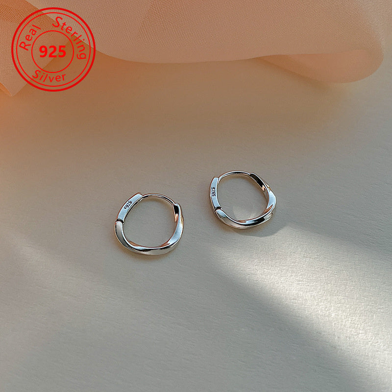 1 Pair of S925 Sterling Silver Earrings - Hypoallergenic - 18K Golden Plated - Stylish Simple Buckle Design - Daily Wear Maintenance Piercing - Suitable for Women And Men with Pierced Ears