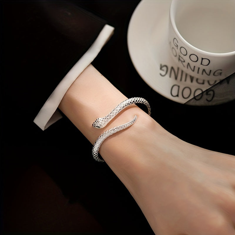 Adjustable Snake-Themed Bracelet Made of 925 Sterling Silver, Featuring Hypoallergenic Properties, Green Zirconia Eyes, Floral Accents, And a Creative Zodiac Snake Design, Perfect for a Retro Punk Style