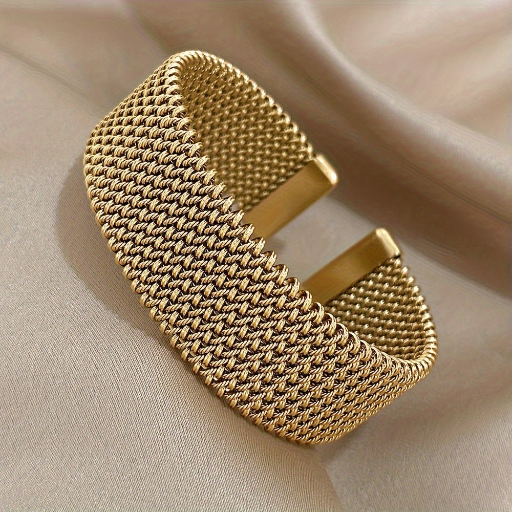 [Ideal Gift] Stylish Wide Cuff Bracelet for Women, Made of Golden Tone Stainless Steel with a Vintage Flair - Perfect for Parties, Weddings, And Special Events, And Comes in a Gift Box, Making It an Ideal Present