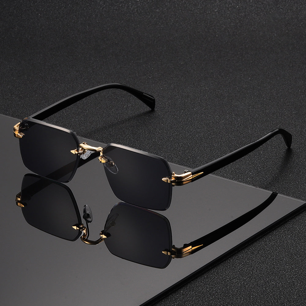 High-End Metal Gradient, Choice of High-Definition Lens Quality. Exquisite Edge-Cutting Craftsmanship Interprets Light Luxury And Fashion. A Fine Gift, a Tasteful Birthday Present