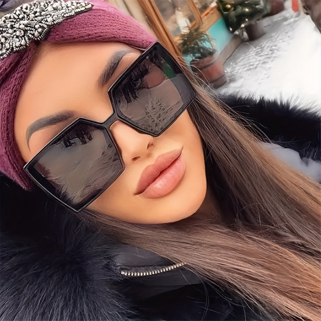 A Pair of Women'S Black And Gray Oversized Fashionable Glasses That Create a Dramatic Effect And Exude a Sense of High-End Style