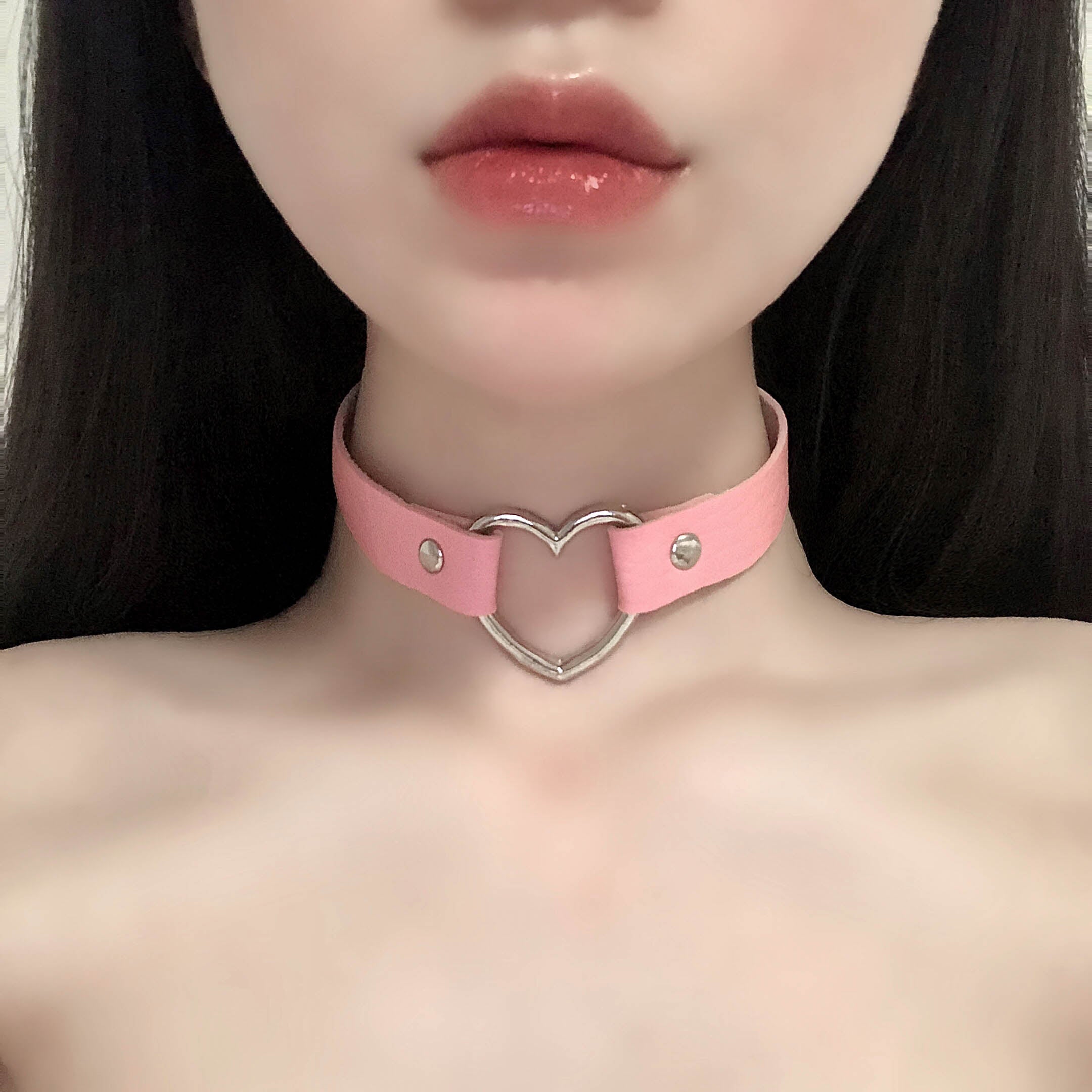 P-63 Punk leather peach heart collar
