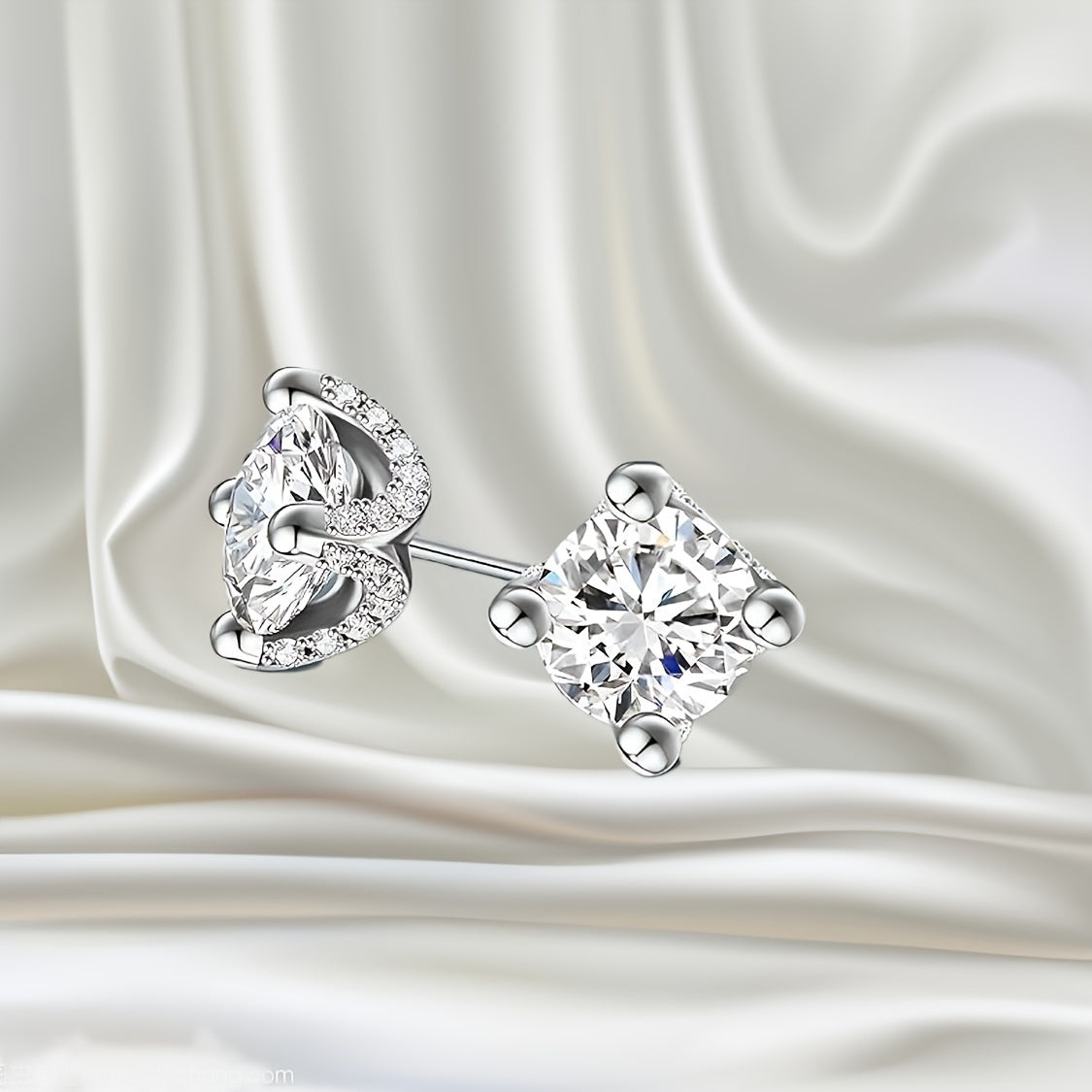 1 Pair Of 1 Carat Moissanite 925 925 Silvery Plated Stud Earrings, Luxurious, Bohemian Chic Design, Simple And Elegant Accessories for Men And Women, Ideal Gift for Valentine's Day, Christmas, Birthdays, Anniversaries And New Year's Celebrations