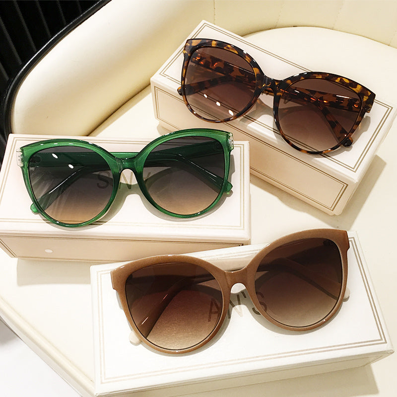 Summer Must Haves, Luxury Cat Eye Fashion Glasses for Women And Men, Oversized Fashion Shades Perfect for Beach, Vacation, Travel And Cruise, Trendy Y2K Style Accessory for Daily Wear, Street Photography And Holiday Gifts, Lightweight And Protective