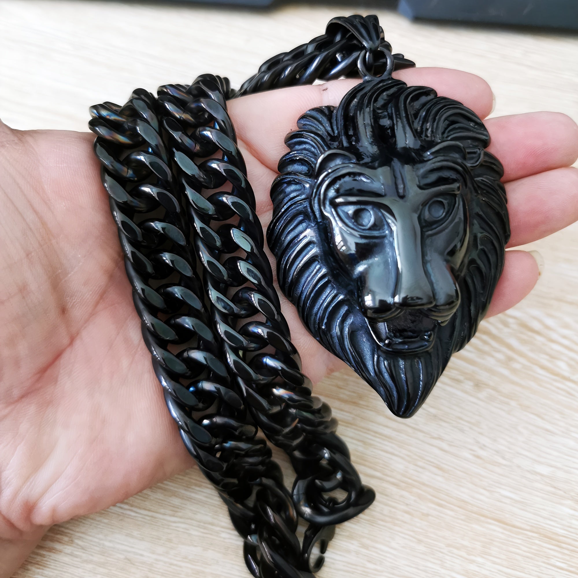 Majestic Lion Head Pendant Necklace Durable Stainless Steel Cuban Chain Fashion Black End Men'S Bold Statement Jewelry