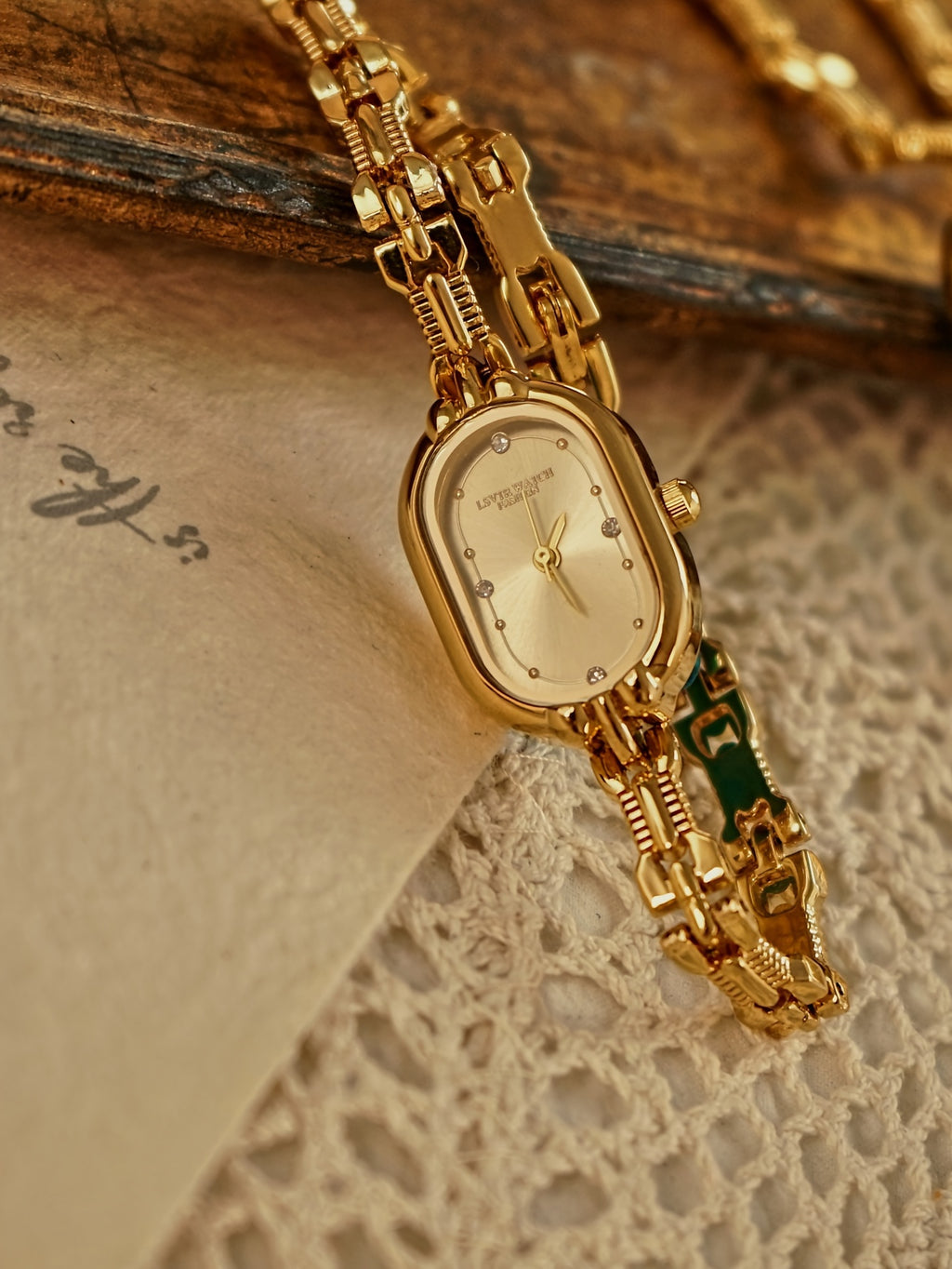 1pc Vintage Luxury Women's Watch with Golden-Tone Alloy Bracelet, Rhinestone-Accented Oval Case, Japanese Quartz Movement & High Quality - Elegant Versatile for Daily Wear & Holiday Parties