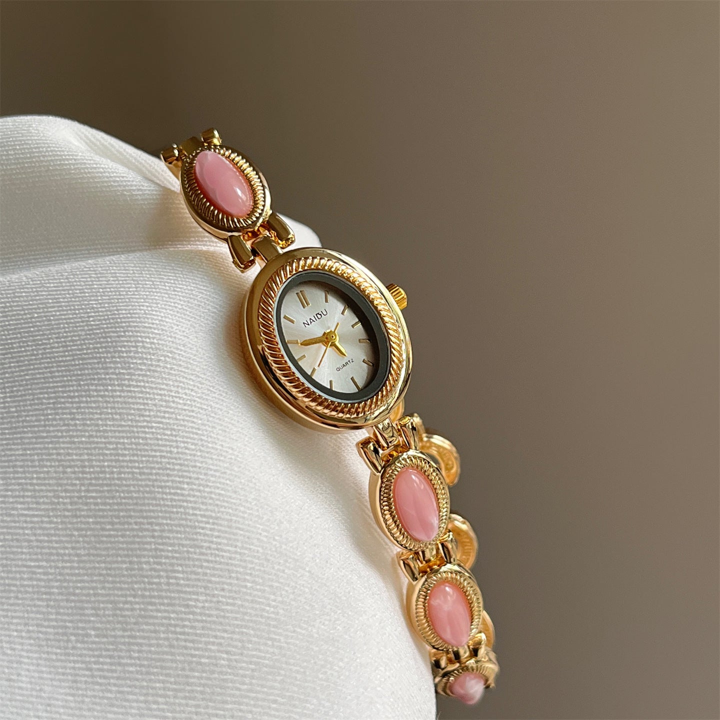 Retro Light Luxury Bracelet Watch, French Temperament Ladies Quartz Watch with Watch Band Adjust Tool