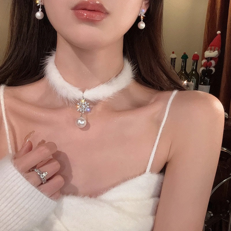 P-1126  Autumn/Winter plush Snowflake Pearl Necklace