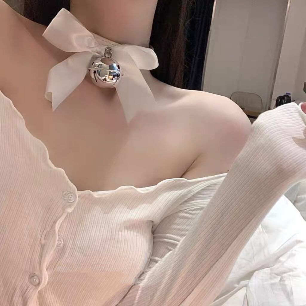 P-247  Bow big bell leather collar