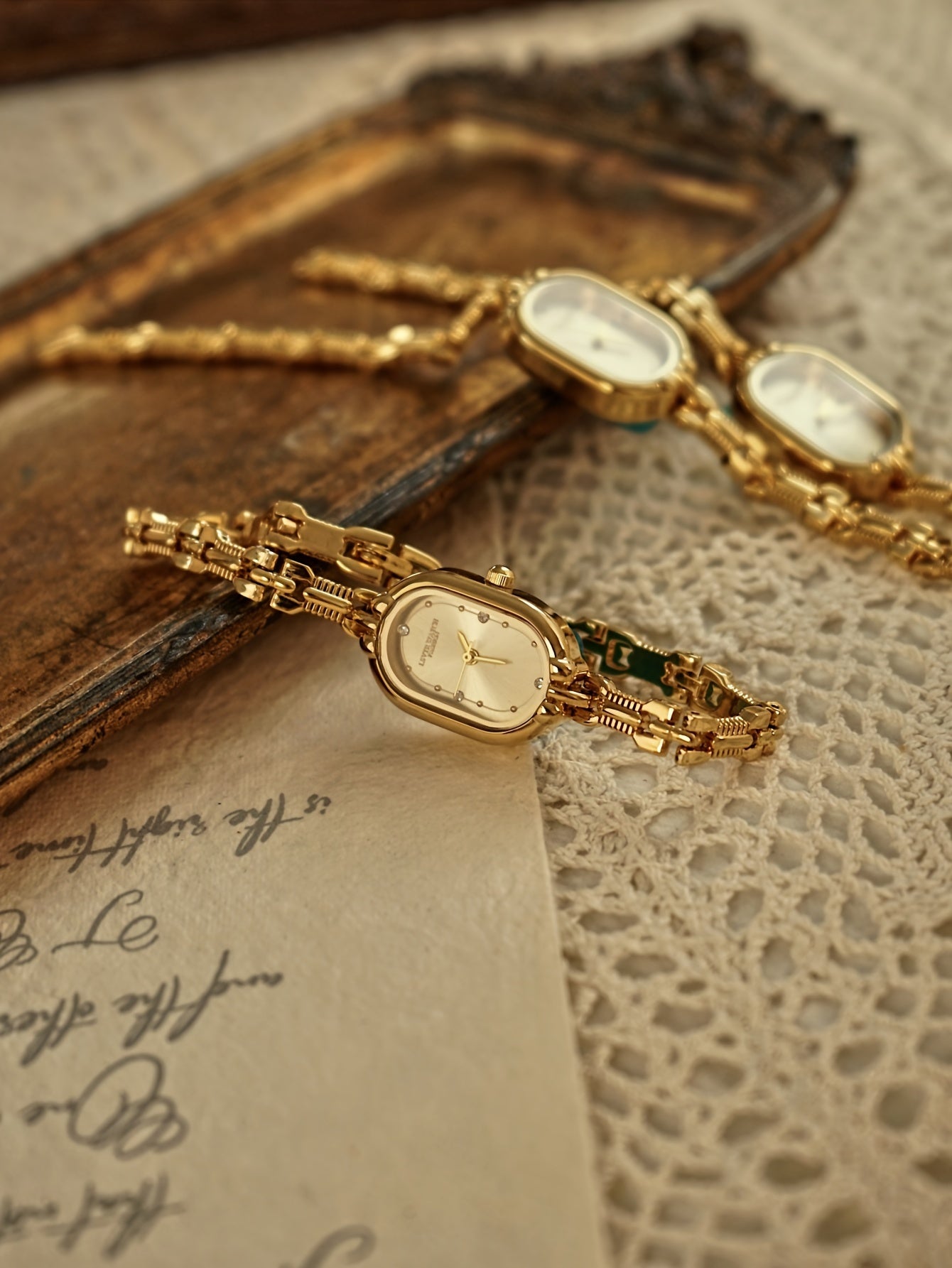 1pc Vintage Luxury Women's Watch with Golden-Tone Alloy Bracelet, Rhinestone-Accented Oval Case, Japanese Quartz Movement & High Quality - Elegant Versatile for Daily Wear & Holiday Parties