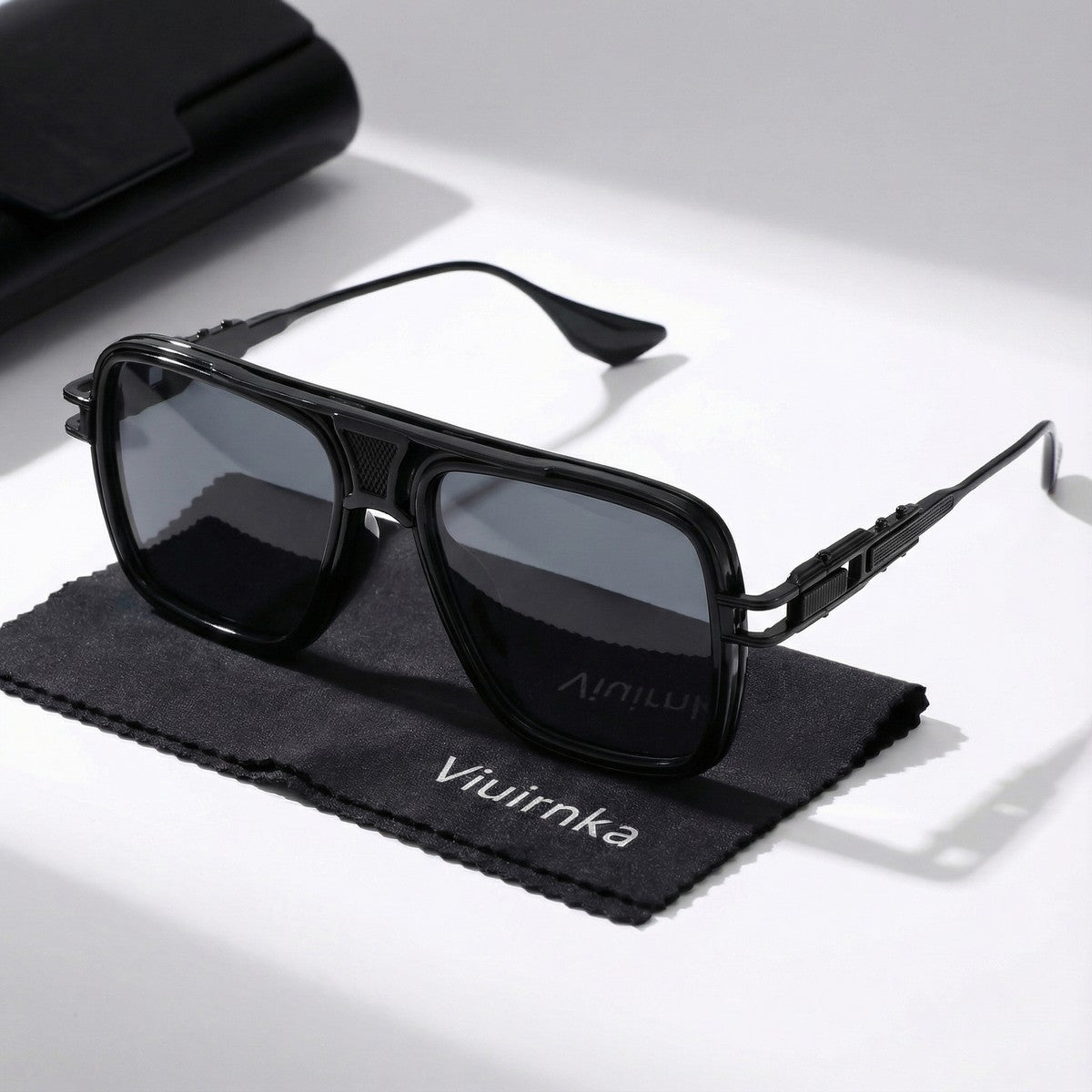Viuirnka Classic Square Sunglasses for Men Unisex Retro UV Protection Metallic Frame Lightweight Eyewear with Sunglasses Case And Cleaning Cloth for Daily Wear And Outdoor Activities