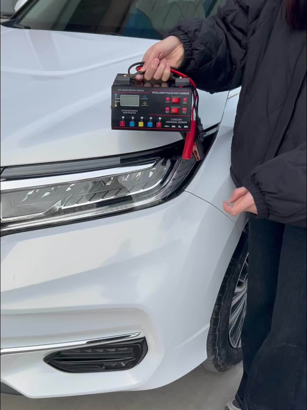 12V&24V Intelligent Universal Battery Charger With LCD Display, Smart Repair, Temperature Compensation, Overcharge And Short Circuit ProtectionSuitable For Intelligent Trickle Charging Of Cars, SUV, Trucks, Yachts, Motorcycles Battery Maintenance