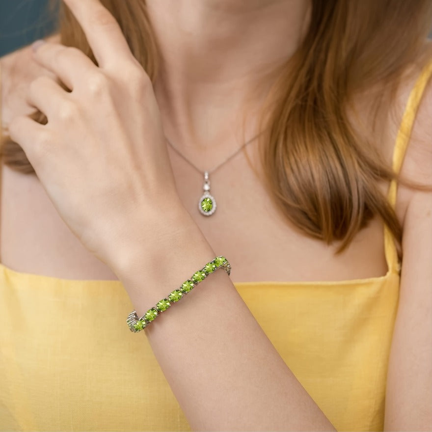 Green Peridot Tennis Bracelet for Women, Made of 925 Sterling Silver with a Unique Zirconia Color, Exquisite And Elegant. A High-Quality Designer Piece Suitable for Everyday Wear. Ideal for Birthdays, Mother'S Day, Dates, Valentine'S Day