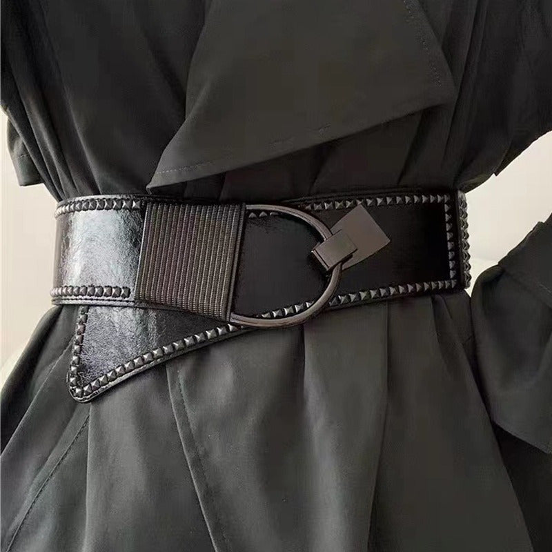 A Fashionable Rivet Elastic Belt Is Suitable for Ladies to Wear As an Accessory at Banquets, Events, Parties, Etc