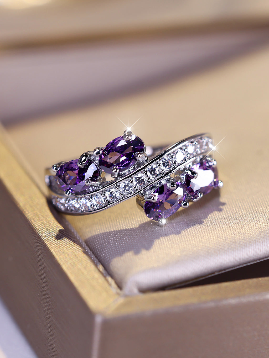 [Bride Wedding Ring] S925 Pure Silvery Purple Charm Ring Elegant Purple Synthetic Zirconia Ladies Ring | Bride Wedding Ring, Shiny Jewelry, Creative Design, Total Weight Of The Product (2.95g)