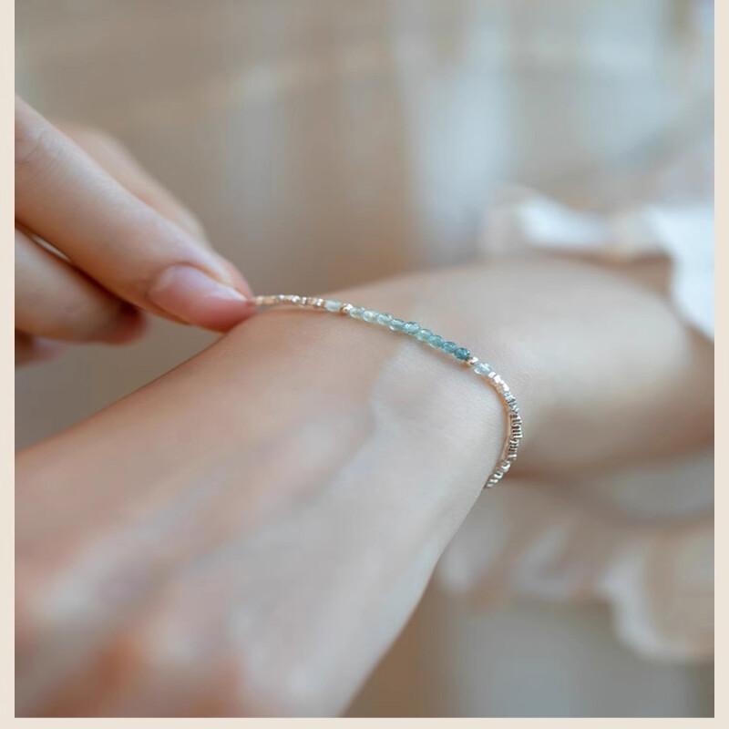 A Delicate Women'S Bracelet Made of 925 Silvery with a Fine Silvery Aquamarine Design, Showcasing a Light Luxury Aesthetic And a Unique Broken Style