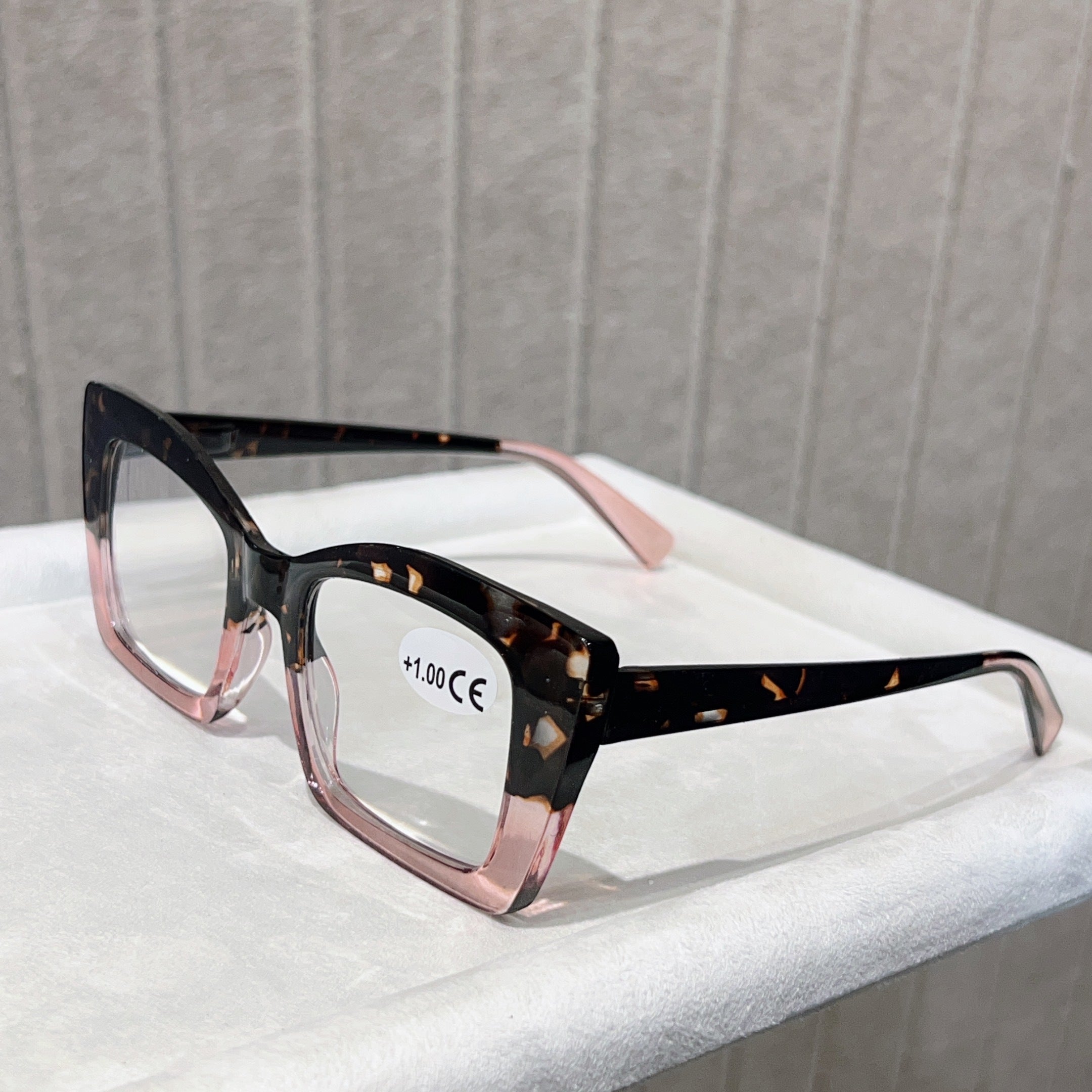 2025 New Arrival: 4 Pairs Of Value-for-Money Reading Glasses Stylish Reading Glasses For Men And Women Cat-eye Oversized Frames In European And American Fashion Styles Featuring Sturdy Spring Hinges No Batteries Required