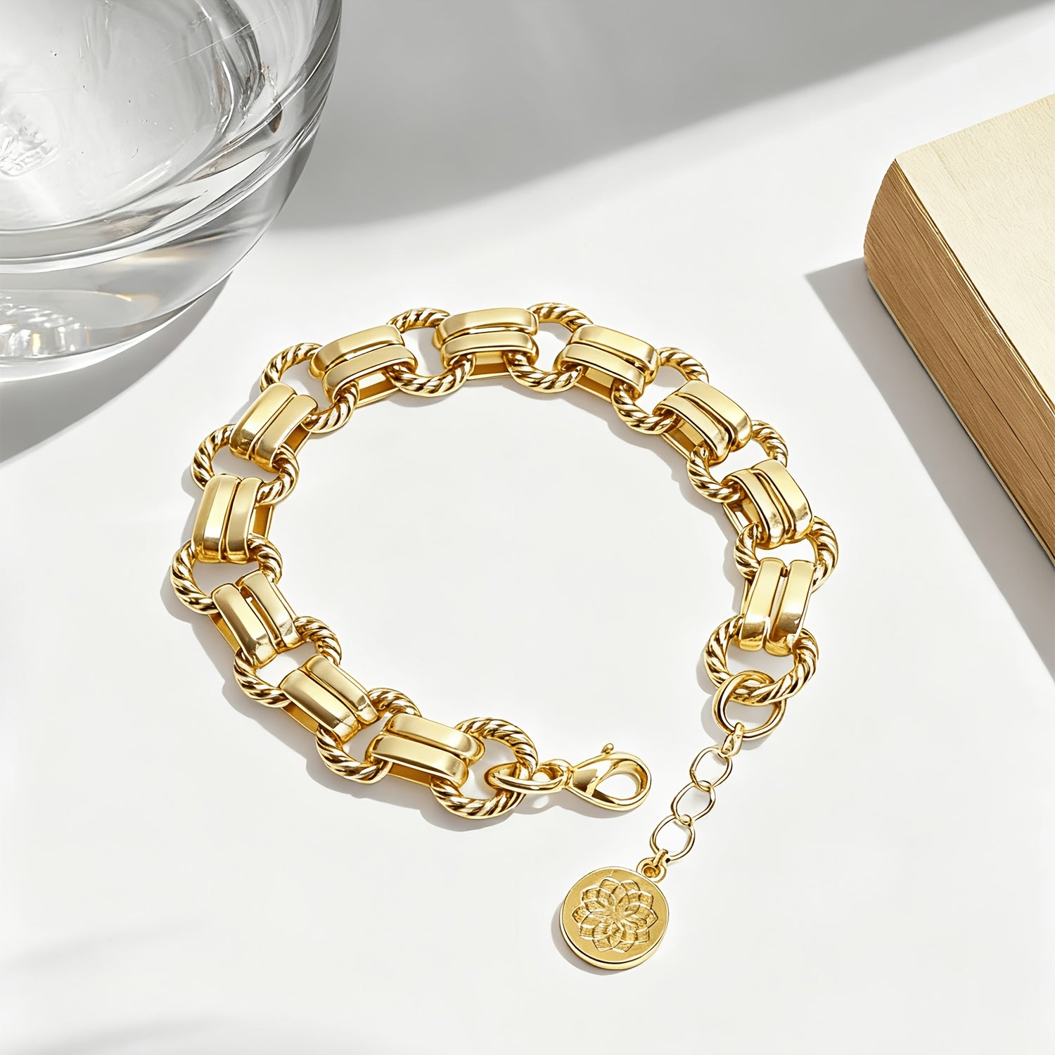 Fashionable Alloy Chain Bracelet for Women, Perfect As a Gift
