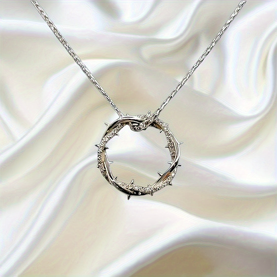 925 Silver Inlaid 1-Carat Moissanite Thorn Ring Pendant Suitable for Daily Wear, Parties, Holiday Gifts with Exquisite Gift Boxes