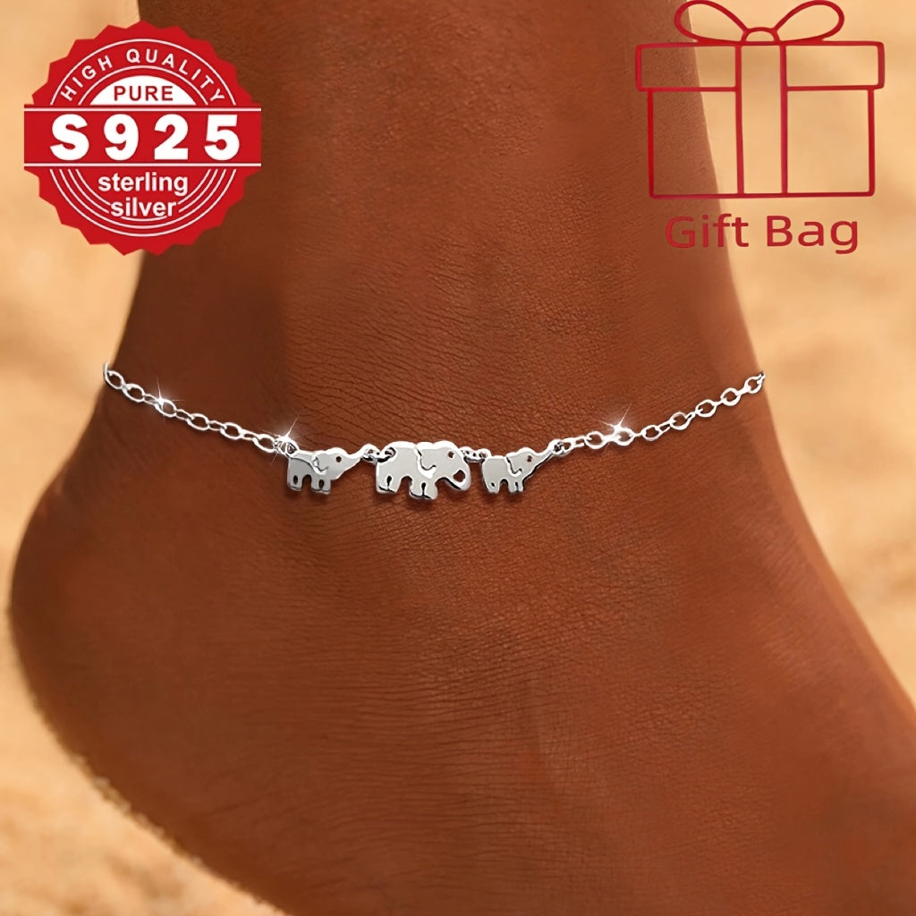 A Ladies' Bracelet Made Of 925 Silver, Featuring Three Cute Little Elephant Designs, Along with A Delicate Plain Chain. Suitable for Daily Wear, for Vacations, As A Gift for Animal Lovers Or for Mother's Day, It Comes with A Gift Bag.