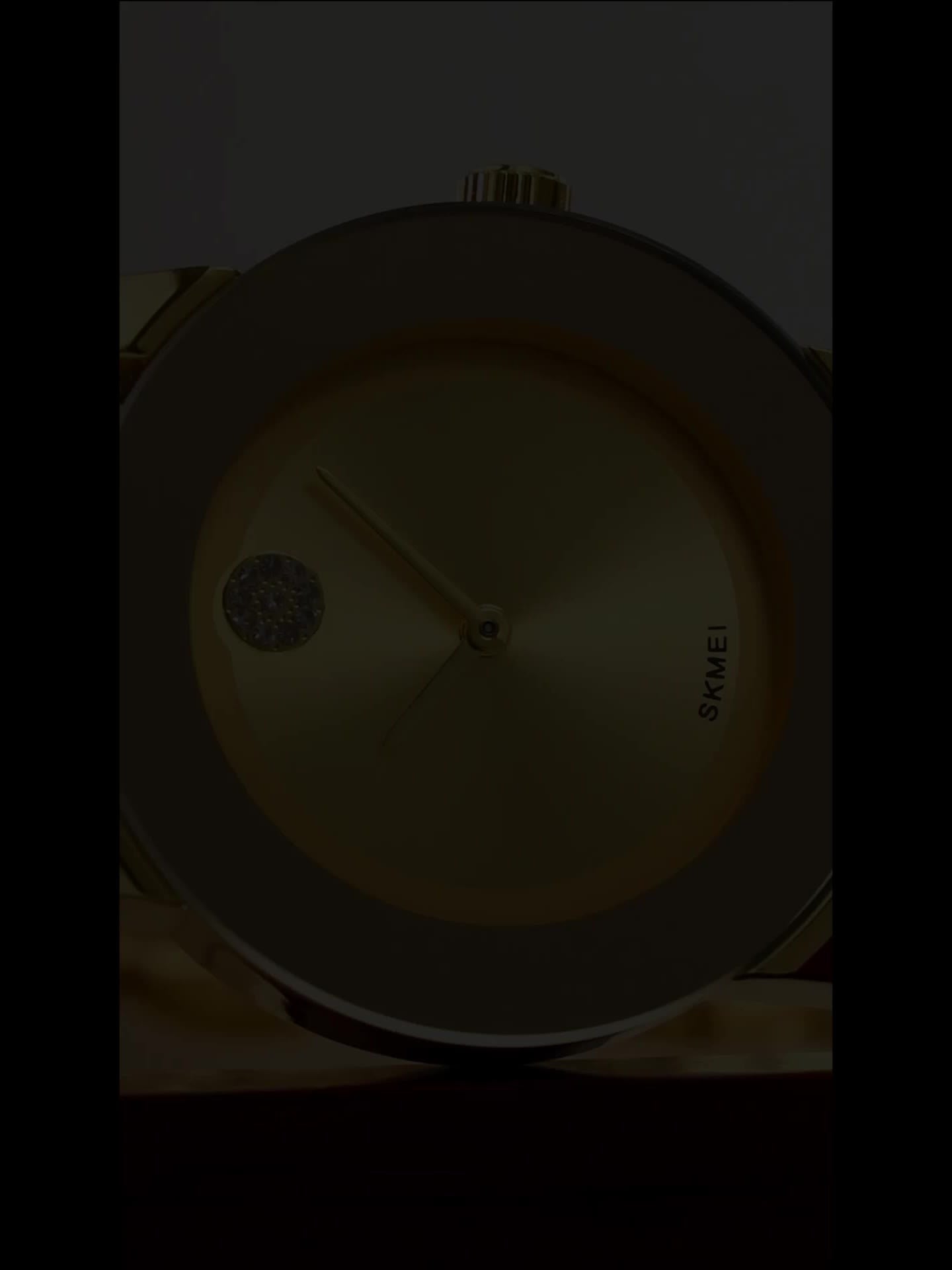 Stylish Women'S Quartz Watch with a Round Dial, Suitable for Parties And Everyday Wear. This Accessory Is Perfect for Enhancing Outfits And Makes a Great Birthday Gift