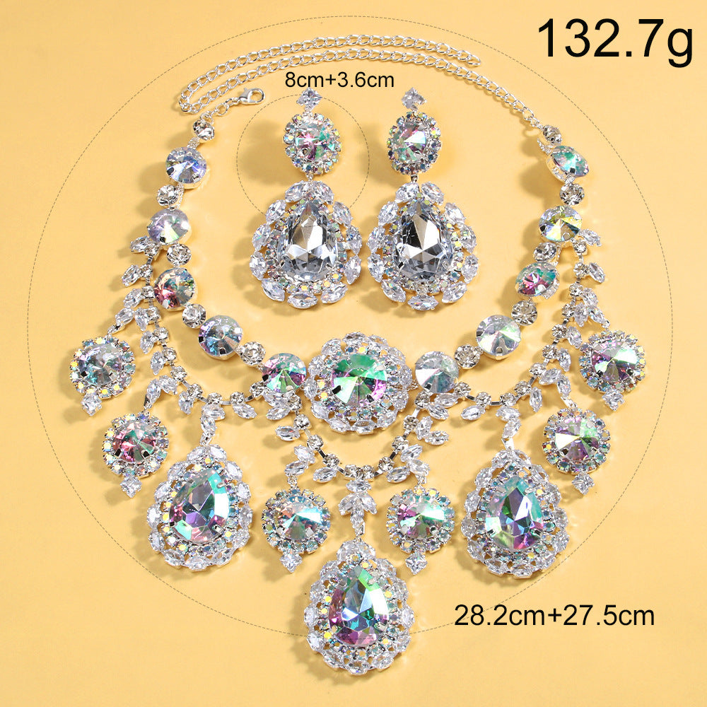 Stylish And Jewelry Set Featuring a Stunning Rhinestone Necklace And Matching Earrings